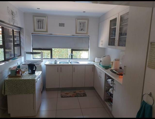5 BEDROOM HOUSE FOR SALE IN GRANTHAM PARK